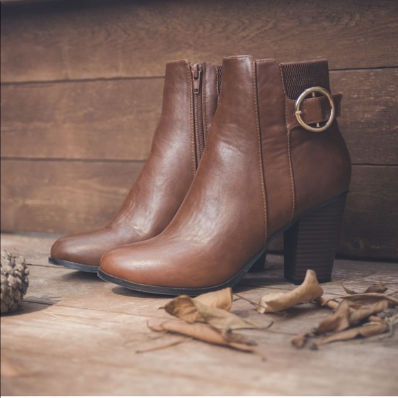 NIB Cognac Tan Buckle Detail Block Heel Ankle Boot - Picture 8 of 8